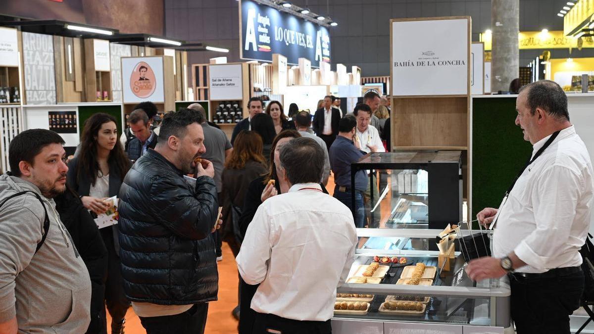 Visitantes en la Feria Alimentaria de Barcelona.