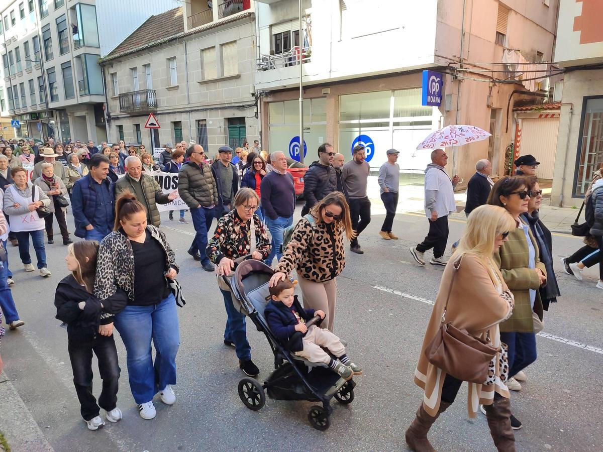 Multitudinaria manifestación en Moaña por urgencias en el centro de salud
