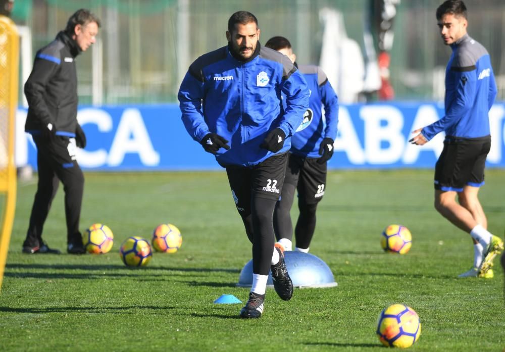 Florin Andone se reincorpora al trabajo junto al resto de sus compañeros después de perderse el partido contra el Barcelona.