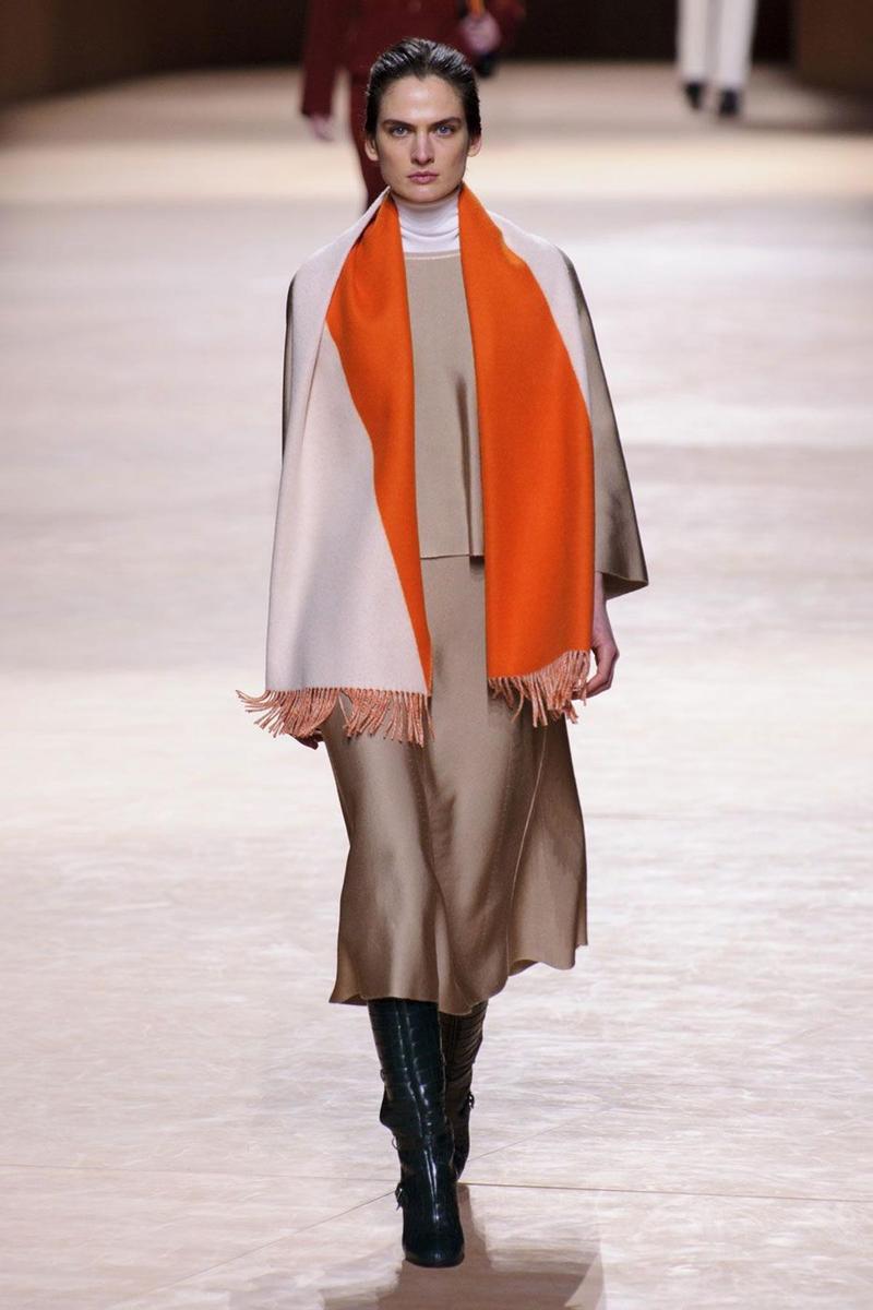 Hermès Otoño-Invierno 2015-16, blanco y naranja