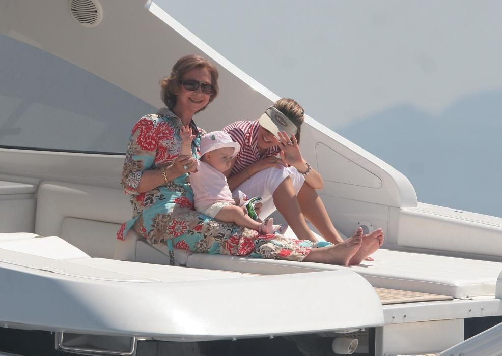 Die Königsfamilie und ihre Yacht "Somni"