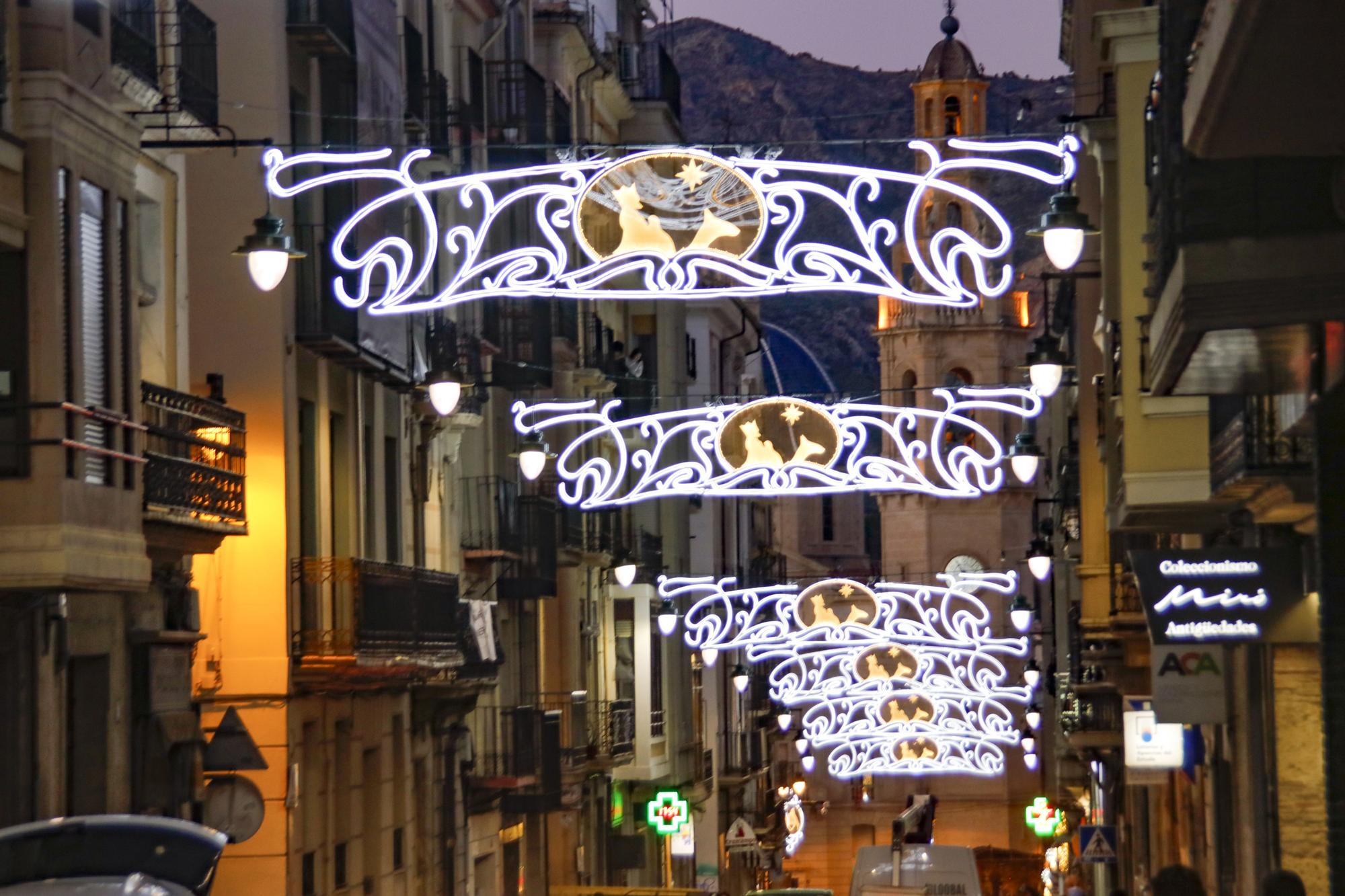 Luces de Navidad en Alcoy: La ciudad ya presume de iluminación