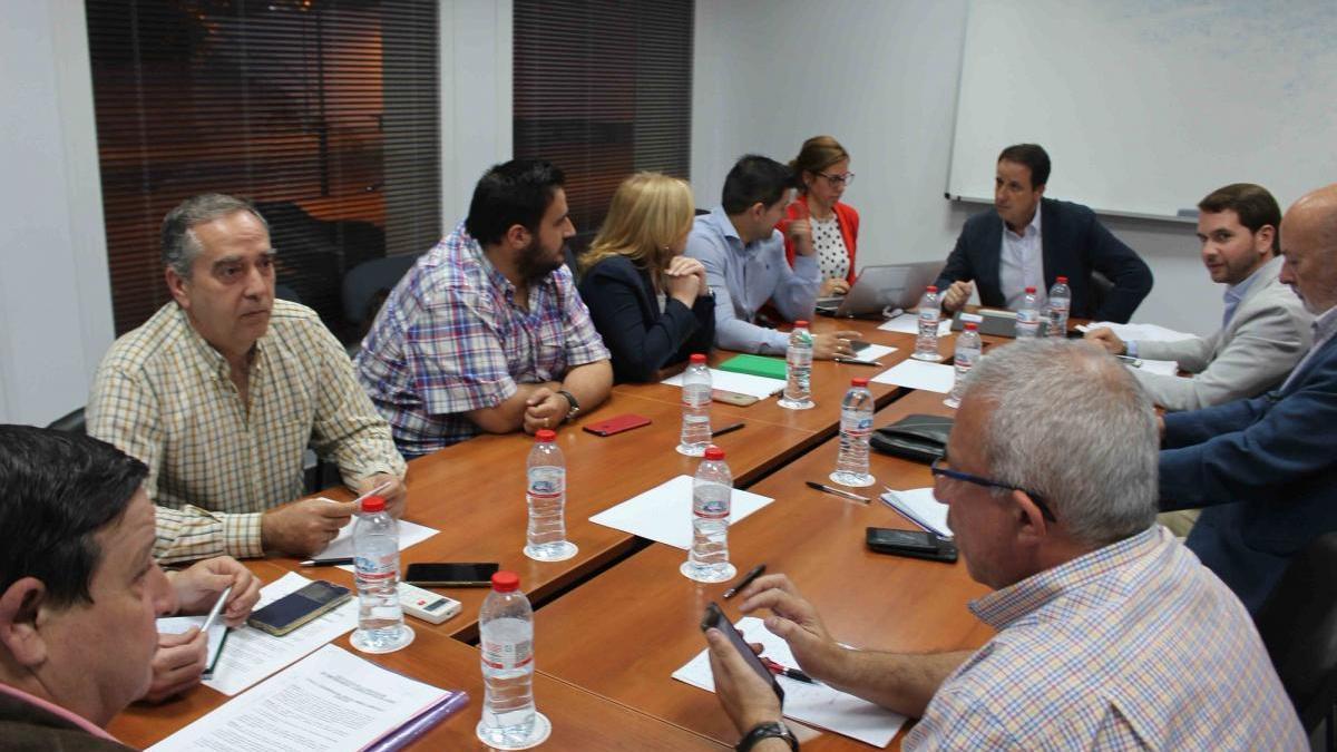 AECA y el Ayuntamiento de Cabra constituyen la mesa para agilizar las licencias urbanísticas