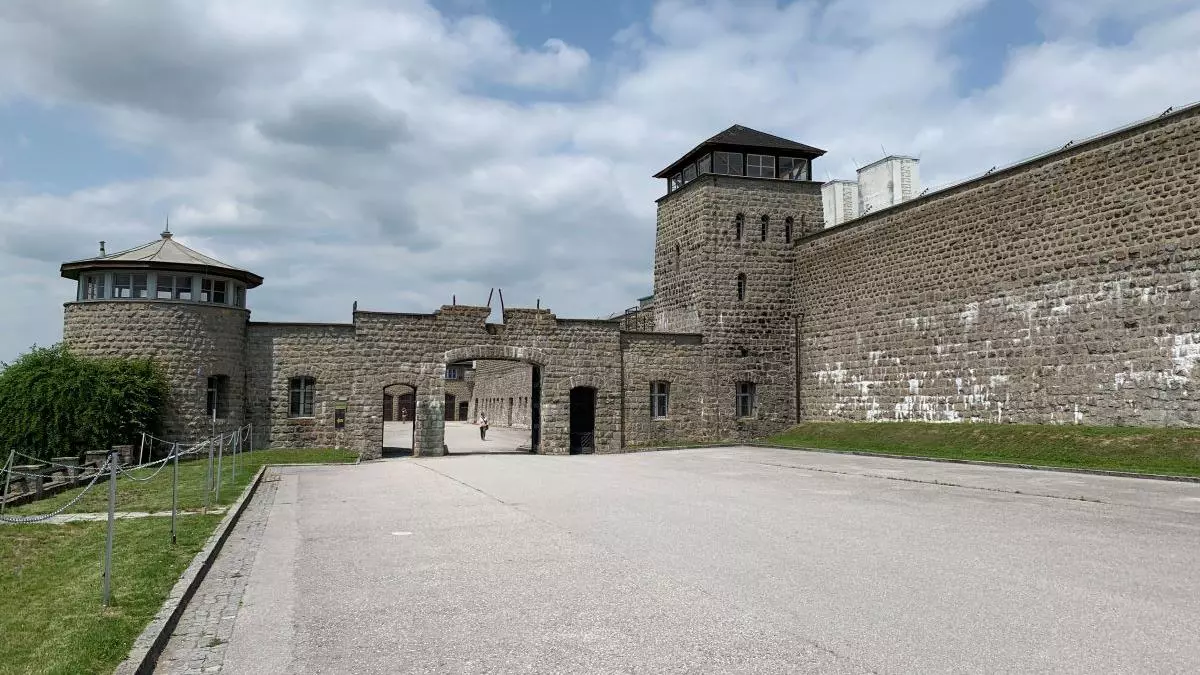 Cientos de personas homenajean a las víctimas españolas del nazismo en Gusen (Austria)