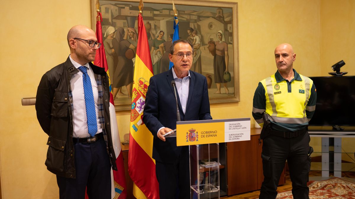 Alfonso Ibáñez, jefe provincial de Tráfico, Ángel Blanco, subdelegado del Gobierno, y el capitán de la Guardia Civil, Isaac de Toro