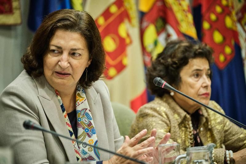 Presentación de Fuimos nosotras, las primera parlamentarias de la Democracia (Magis Iglesias) Asisten Gustavo Matos, presidente del Parlamento de Canarias, y María José Guerra Palmero, consejera de Educación  | 10/02/2020 | Fotógrafo: Andrés Gutiérrez Taberne