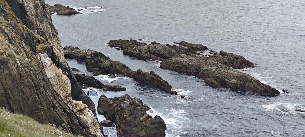 La quilla de la embarcación francesa embarrancada.