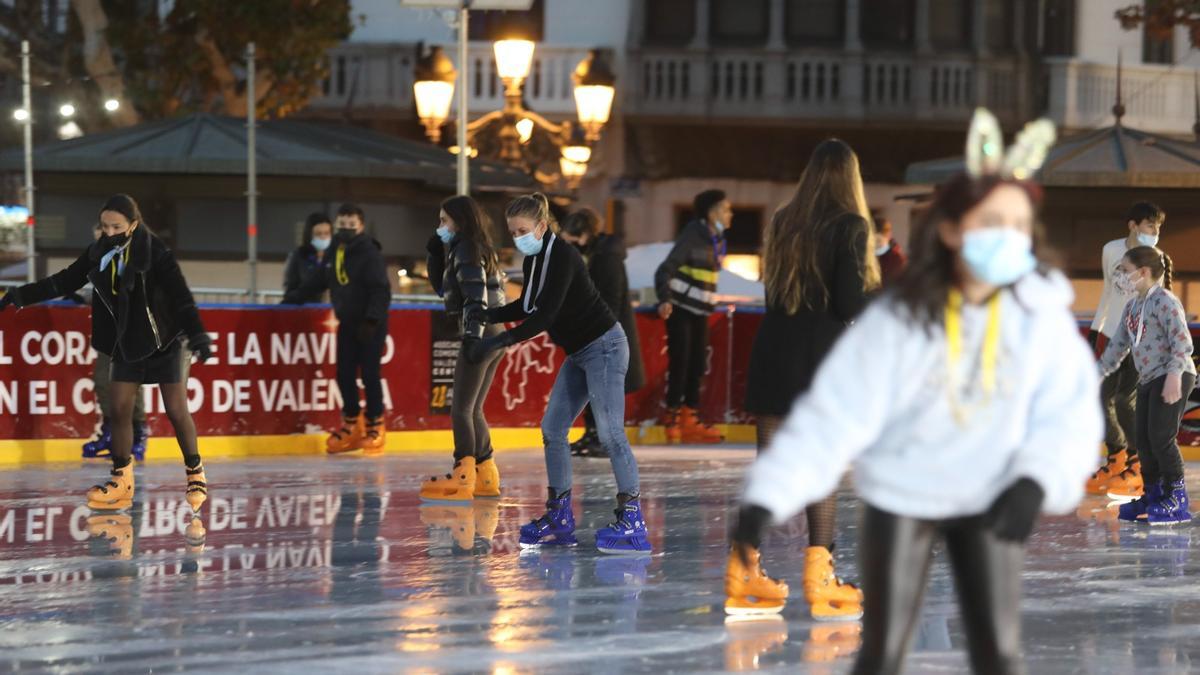 Preparando la Navidad en València: mascarillas en las calles, búsqueda de antígenos y PCR de niños