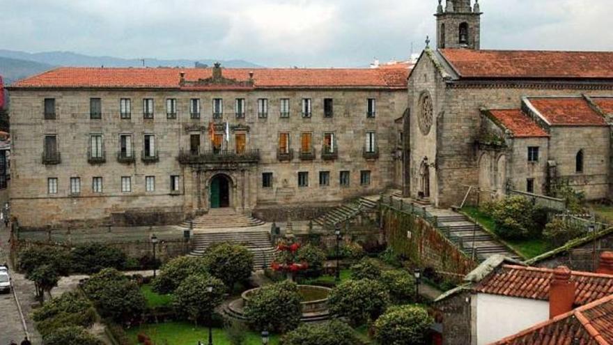 Imagen de la sede de Hacienda y antiguo convento con los jardines que presiden A Ferrería.  // R. Vázquez