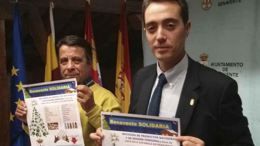 El concejal de Bienestar Social, Antonio Vega, y el alcalde, Luciano Huerga, en una presentación.