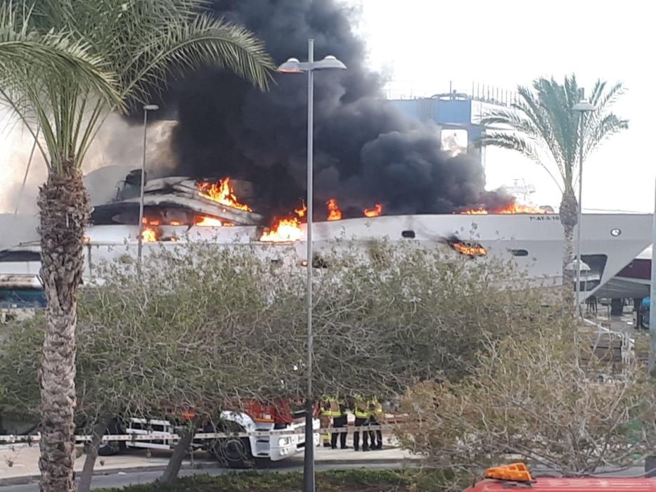 Arde un yate en el puerto pesquero de Alicante