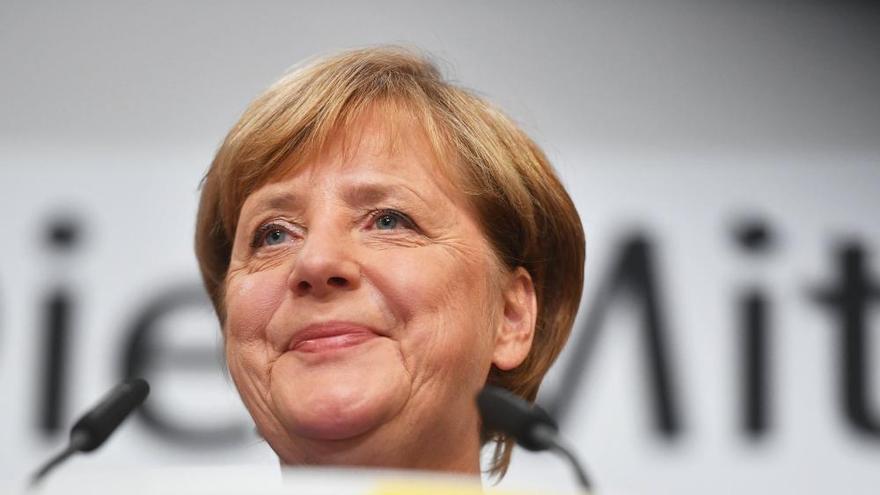 Angela Merkel gana los comicios con menos apoyo y la ultraderecha se convierte en tercera fuerza