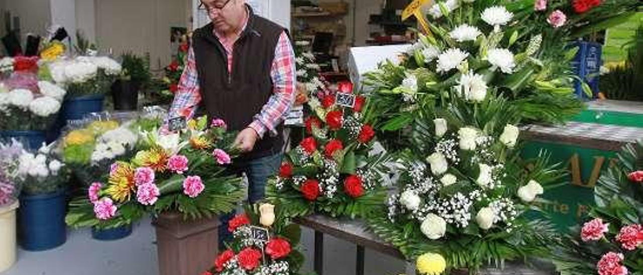 Puestos de flores de la Plaza de Abastos. // Iñaki Osorio