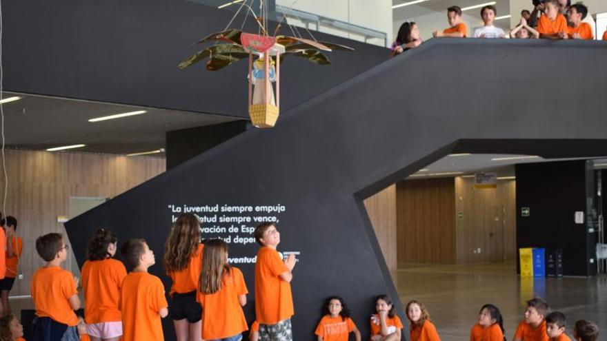 Los alumnos de la Escuela de Verano de la Universidad de Elche descubren el Misteri