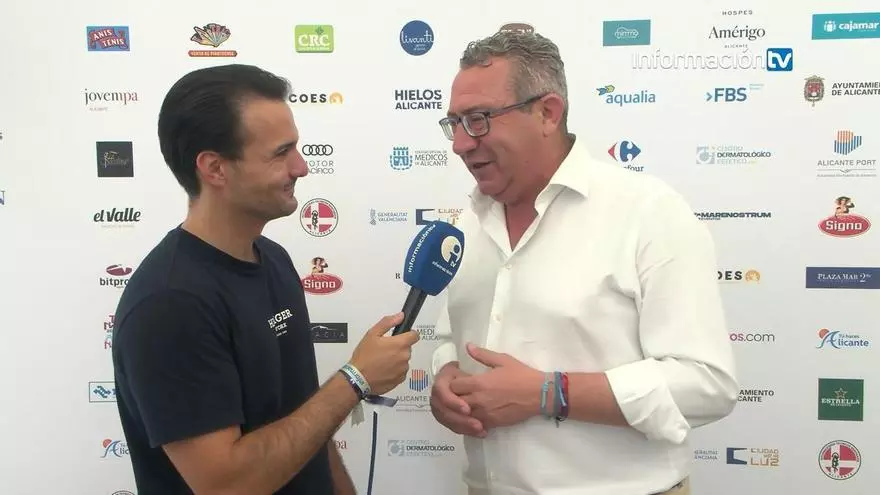 Toni Pérez pasa por los micrófonos de InformaciónTV