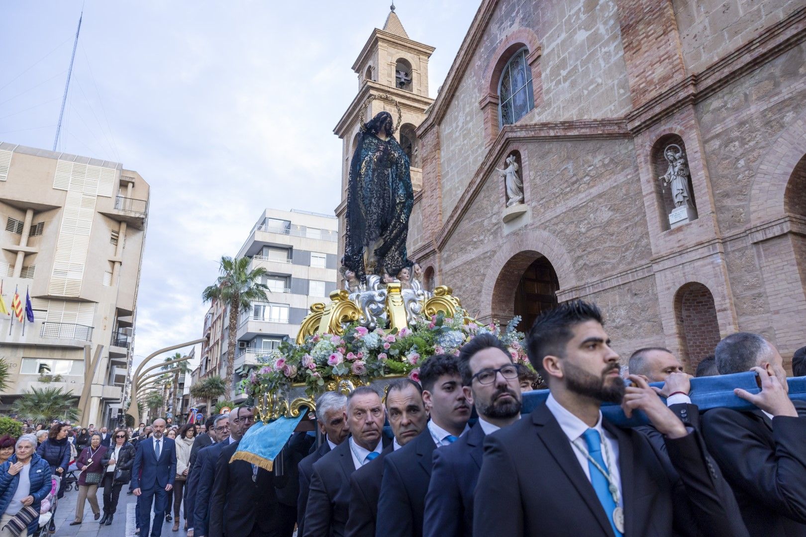 Emotivo Encuentro del Domingo de Resurrección en Torrevieja