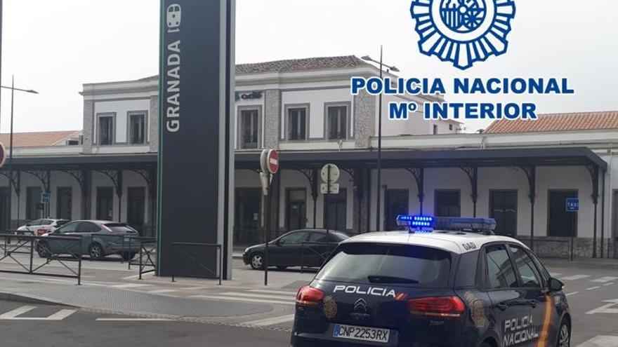 Un coche de la Policía Nacional en Granada.