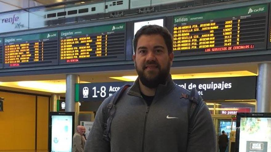 Borja Vivas, en el vestíbulo de la estación María Zambrano, esta mañana.