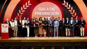 Foto de familia en la gala de premiación de la ADESP.