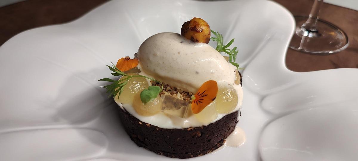 Rodaballo al vapor con 'beurre blanc de flor de taronger'.