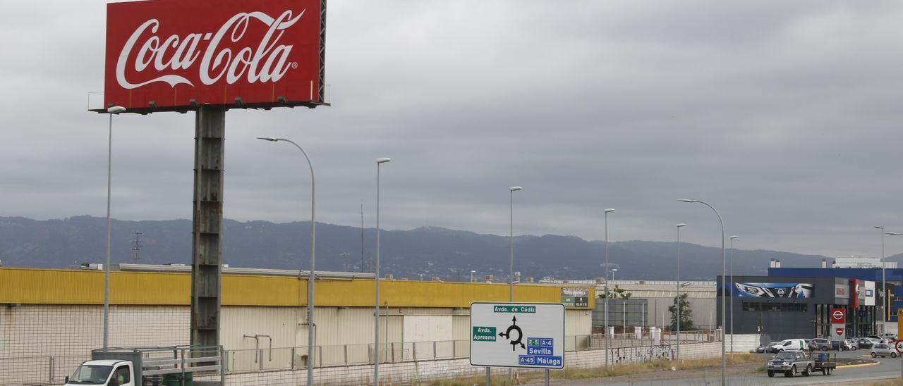 Letrero de Coca-Cola en el polígono La Torrecilla-Amargacena.