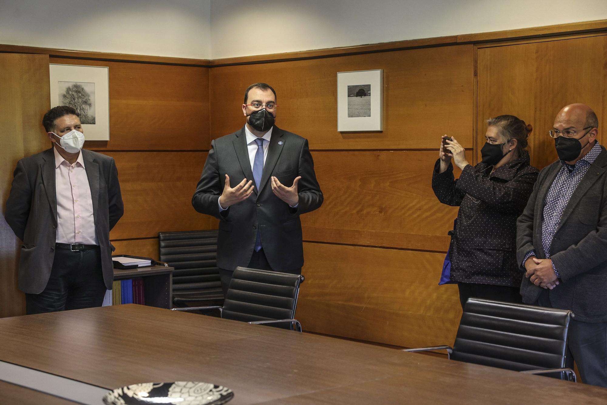 Así fue la visita guiada por Barbón a "la casa" presidencial para los lectores de LA NUEVA ESPAÑA