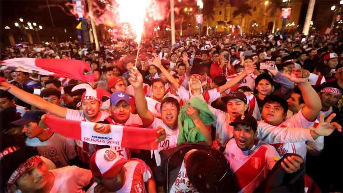 Los peruanos salieron a las calles para festejar la clasificación de Perú
