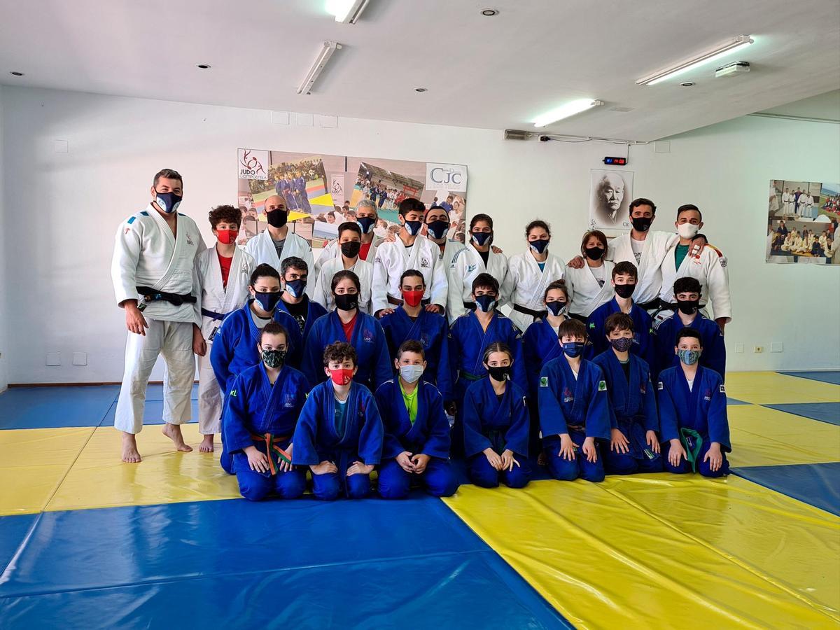 Foto de familia de los asistentes a la clase magistral. Foto: ECG