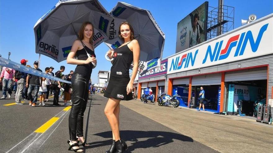 La Fórmula 1 y el Mundial de Motociclismo llevan a Barcelona la polémica de las azafatas