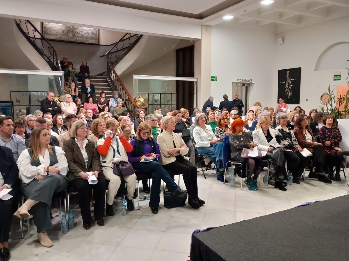 Numeroso público en el acto celebrado en el Ateneo de València este miércoles.