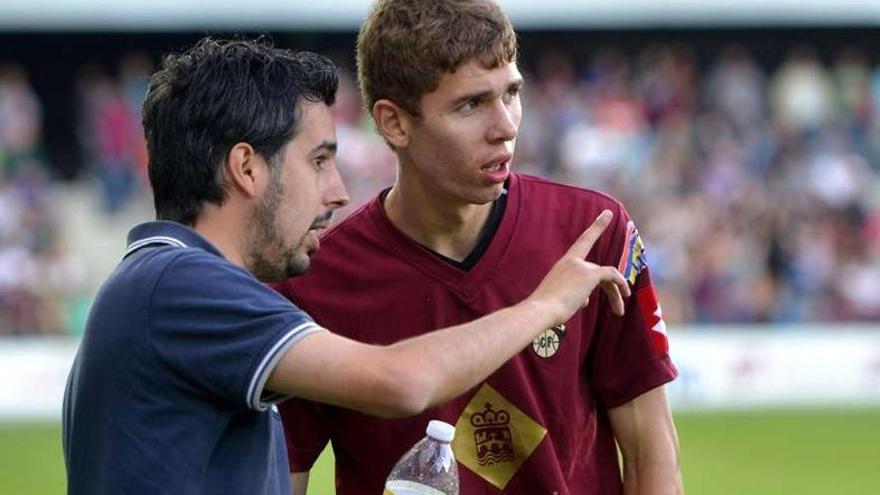 Manu Fernández da indicaciones a Pablo durante el encuentro de ayer frente al Granadilla.