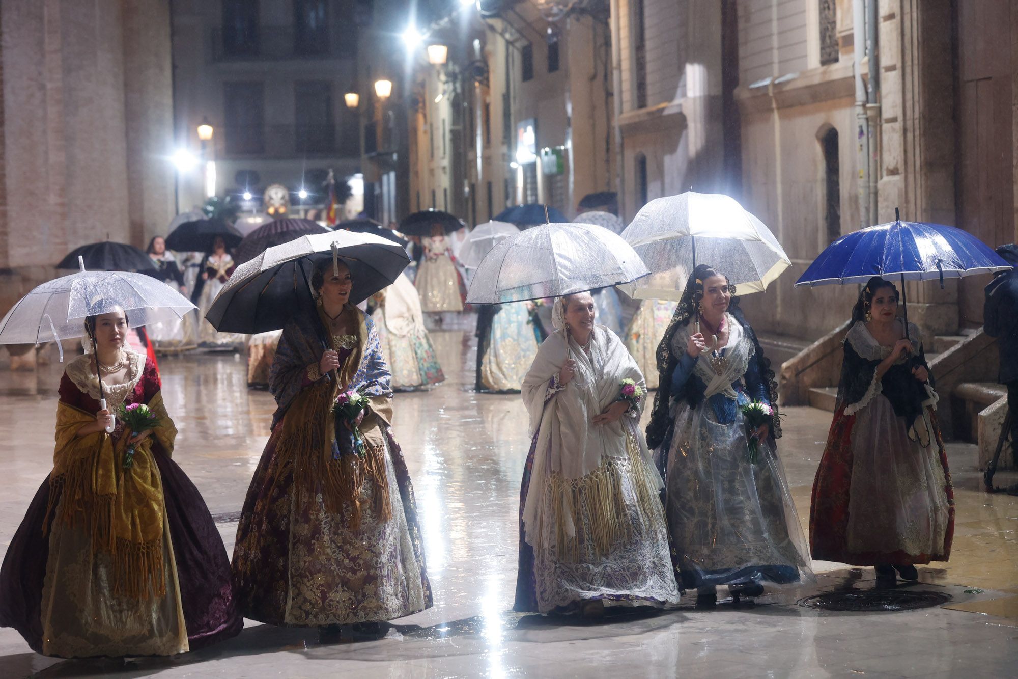 Todas las fotos de la Ofrenda del 18 de marzo por la calle San Vicente entre las 23:00 y la medianoche