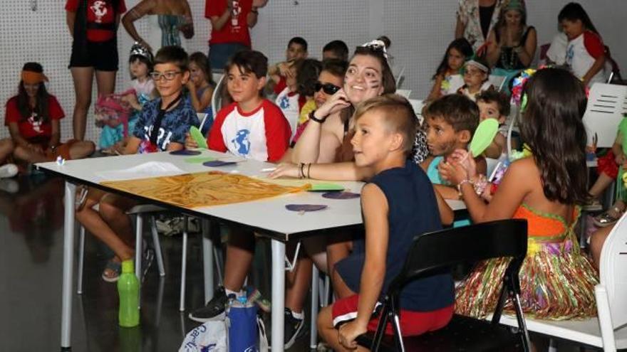 Alumnos de la Escola d&#039;Estiu de Sagunt, en una actividad.