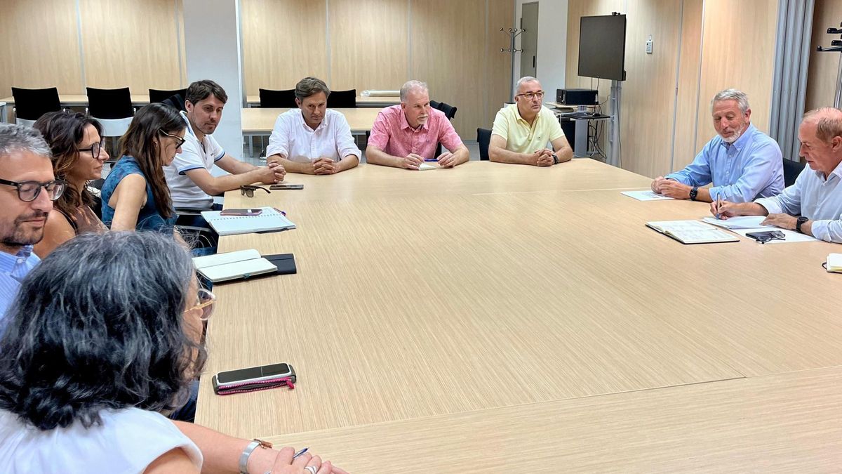 Una imagen de la reunión de la Mancomunitat y algunos alcaldes de la comarca con el Govern, este pasado miércoles.