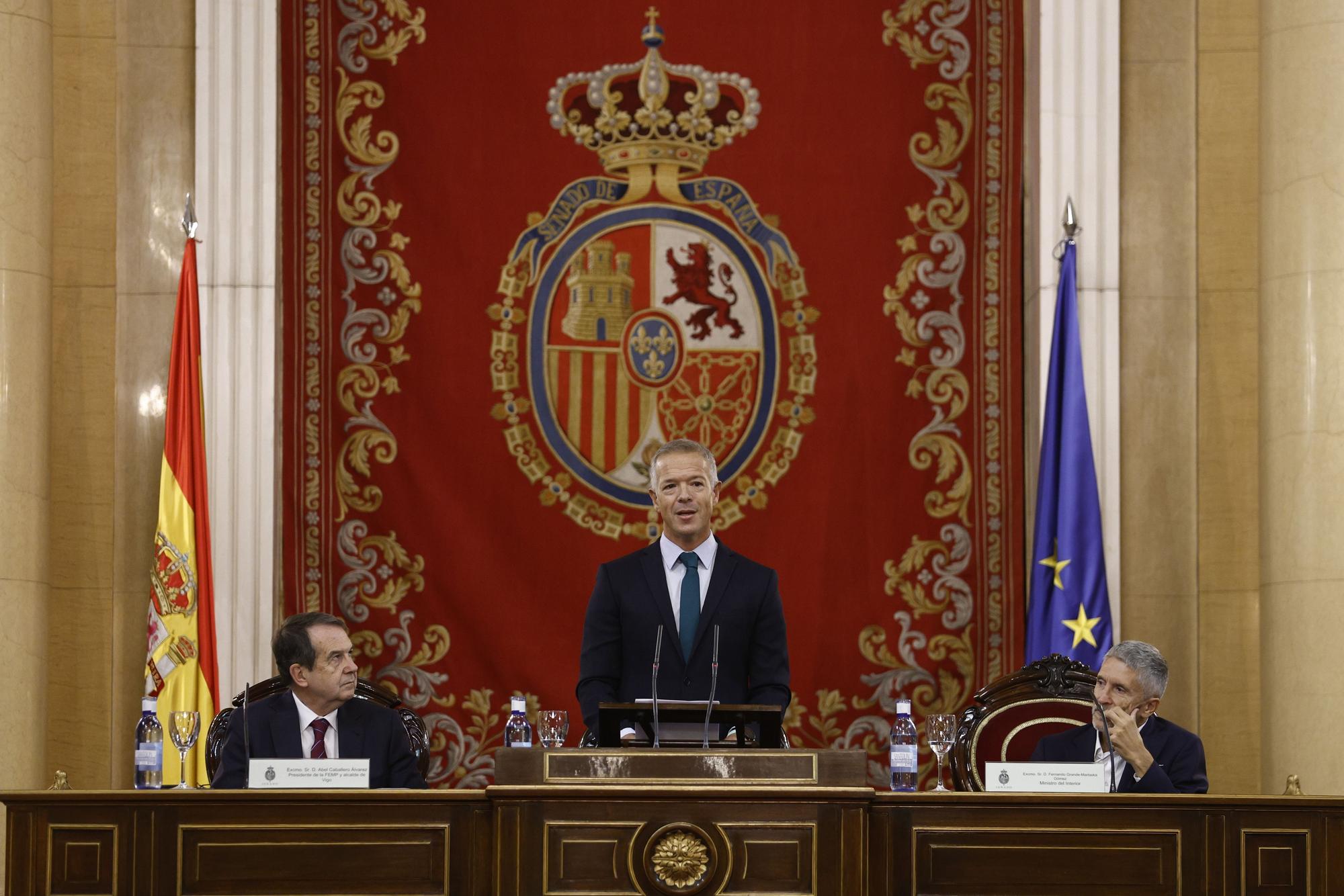 Abel Caballero, como presidente de la FEMP, participa en el homenaje a las fuerzas de seguridad del Estado