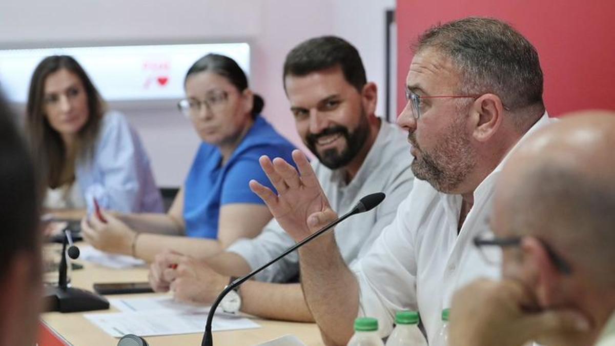El PSOE de Extremadura activa la carrera para elegir sus candidatos a las municipales de 2027.