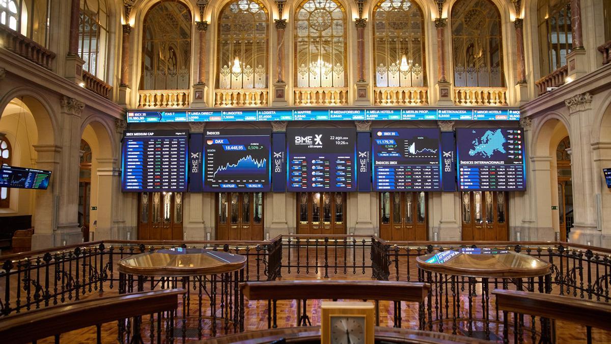 Paneles del IBEX en el Palacio de la Bolsa de Madrid