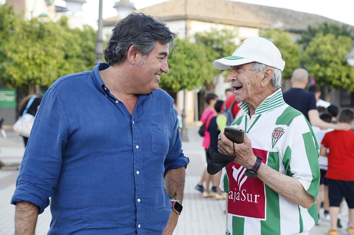 Baño de masas para el Córdoba CF en la Peña Cordobesista Cañero