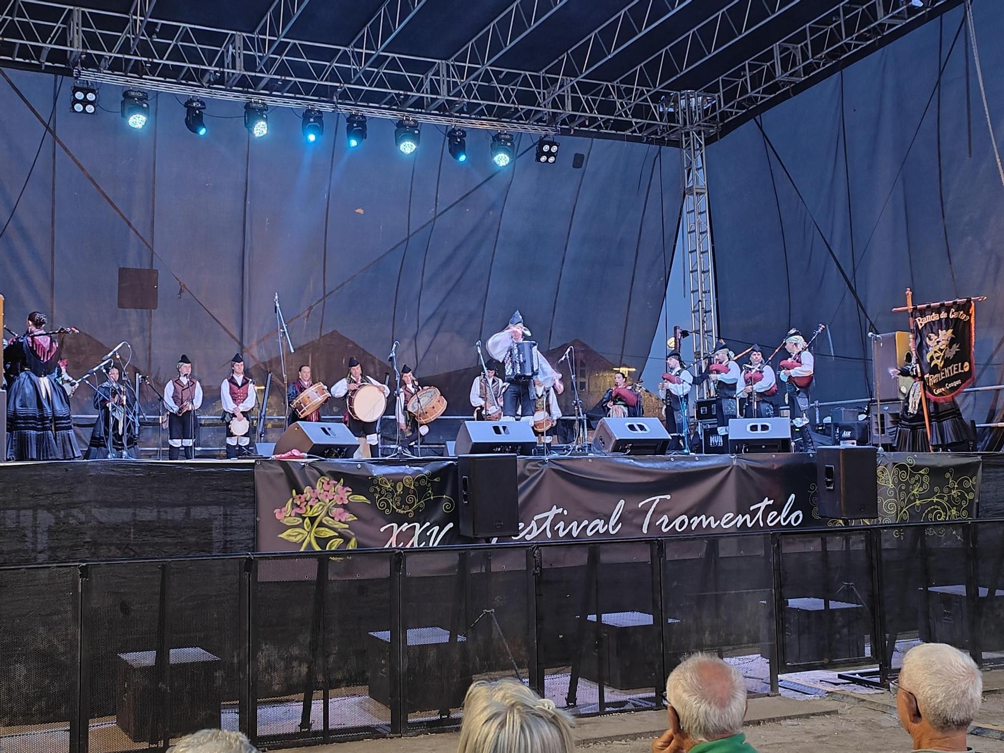 Astarot reúne a 4.000 personas en Cangas y Noname Djs abarrotan laa explanada de Ojea