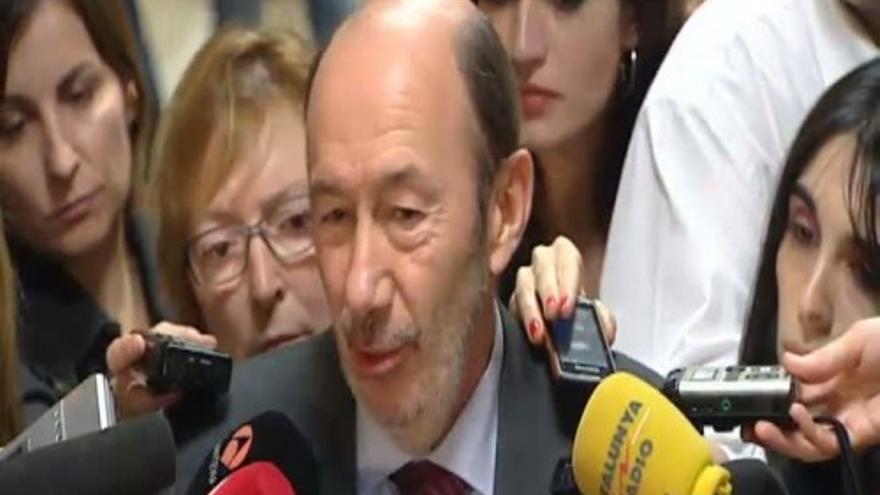 Rubalcaba habla del sueldo de Cospedal