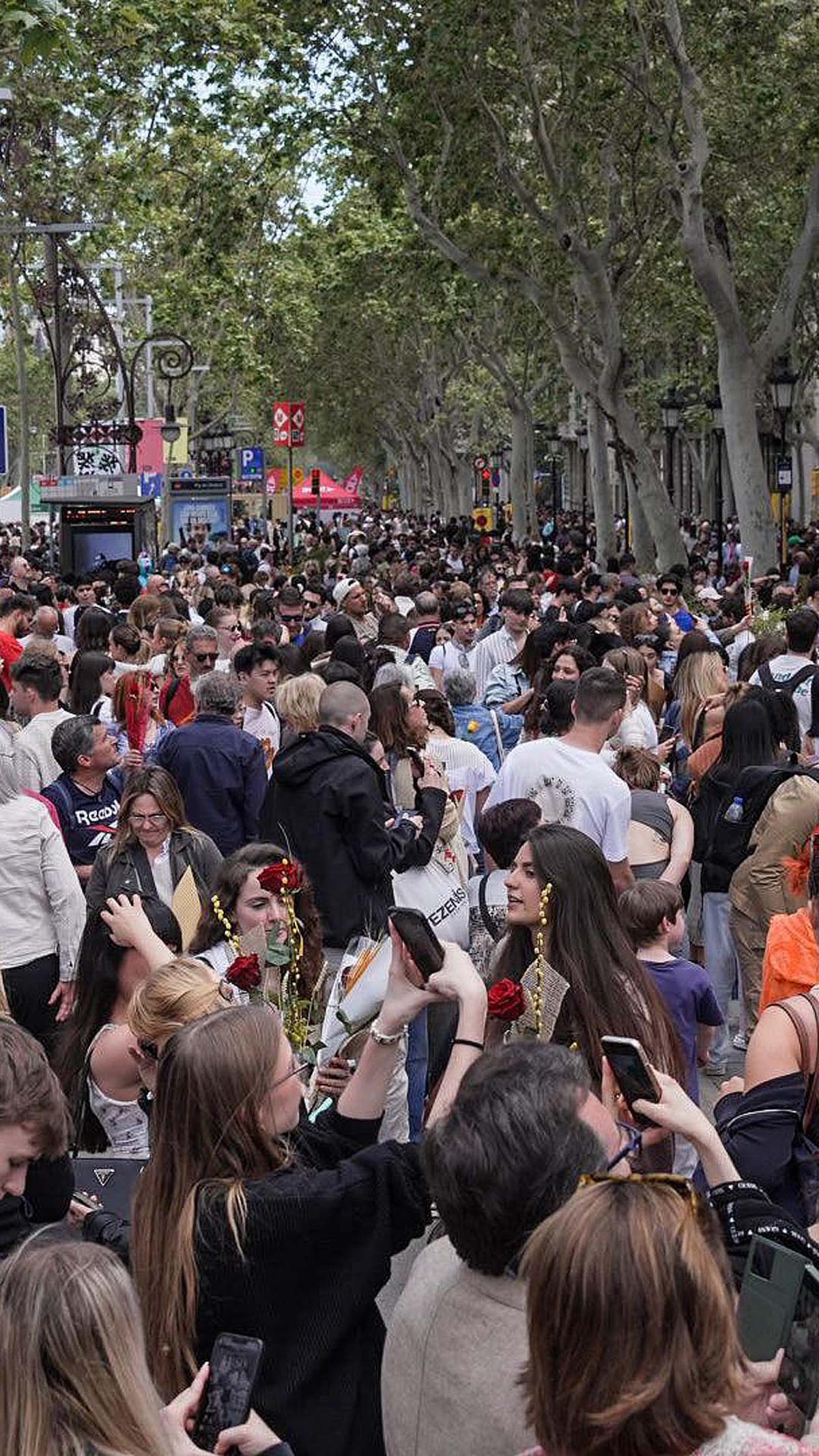Un Sant Jordi de récord, en imágenes