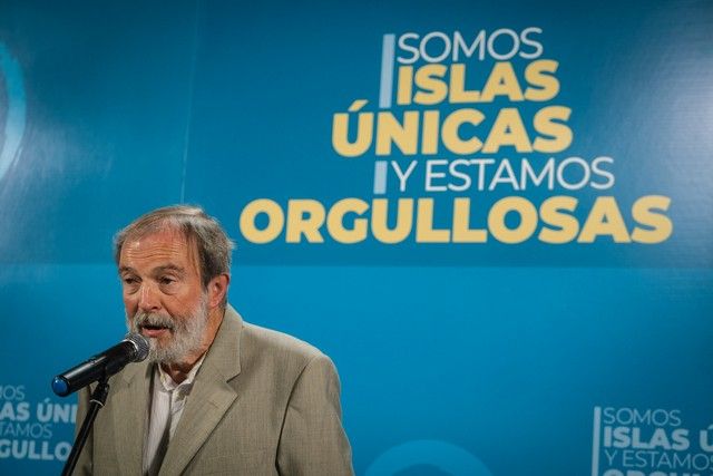 Acto institucional del Día de Canarias en el Teatro Guimerá