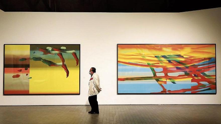 La exposición de José Manuel Broto cuenta con diez obras de gran tamaño del autor llenas de color y figuras abstractas.