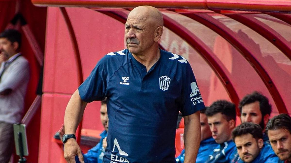 Claudio Barragán, con rostro serio durante un partido del año pasado.