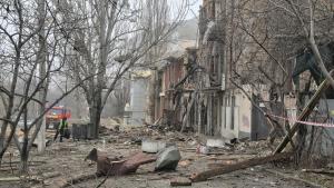Una calle de Odesa afectada por un bombardeo ruso.