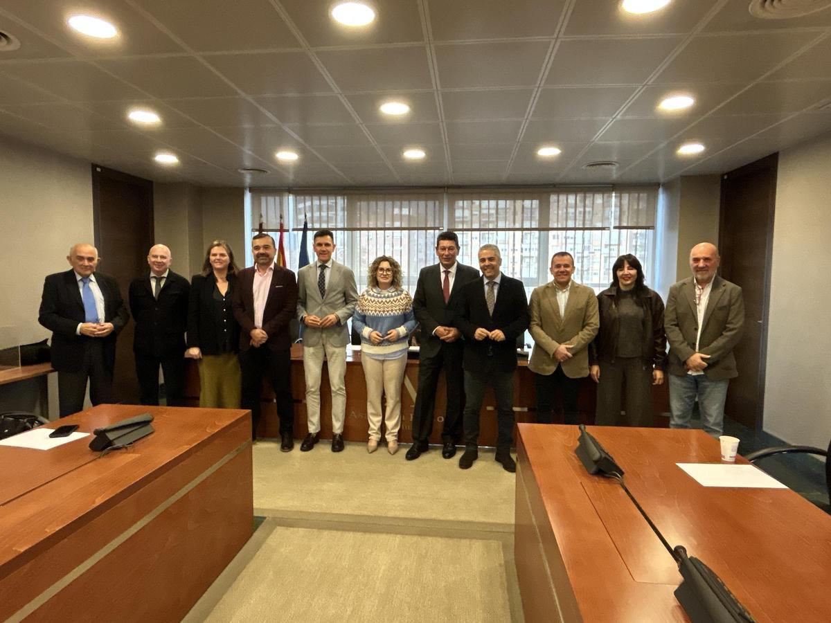 Foto de familia de la Comisión de Estudio sobre la situación del Trasvase celebrada este lunes.