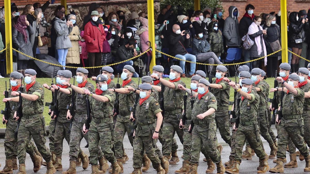 Adrián Barbón  en los actos conmemorativos de la festividad de la Inmaculada Concepción, patrona del Arma de Infantería, en Cabo Noval