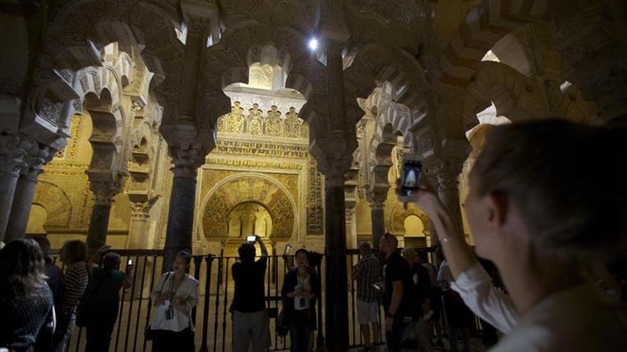 Junta y Cabildo elaborarán un plan de usos de la Mezquita con la directriz de la Unesco