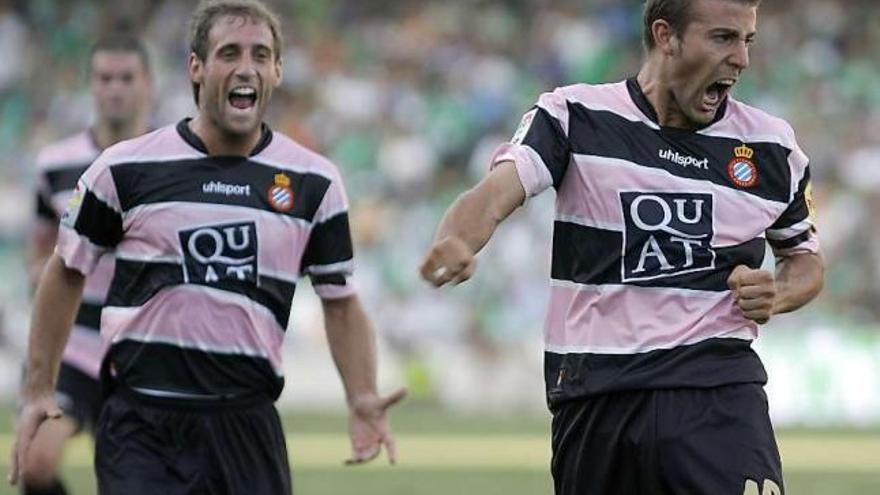 El delantero asturiano Luis García celebra un gol durante su etapa en el Espanyol.