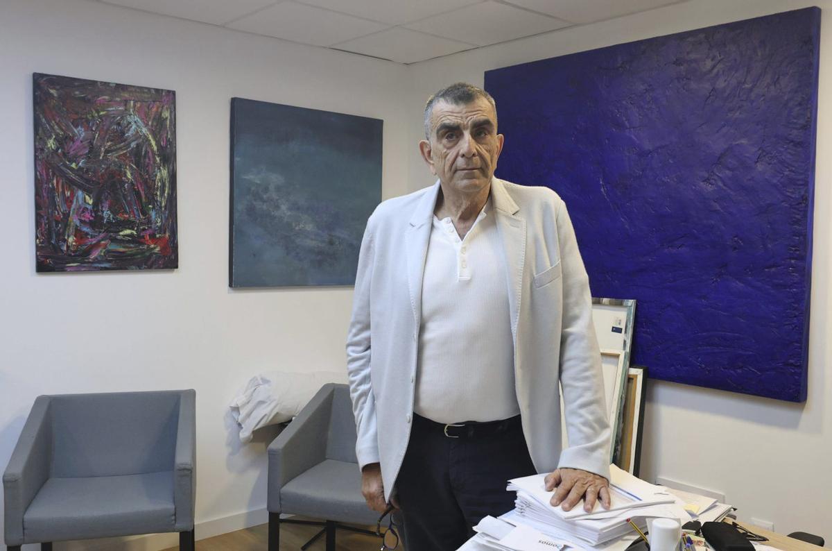 Francisco Vilás en su despacho. | J.A. RIERA